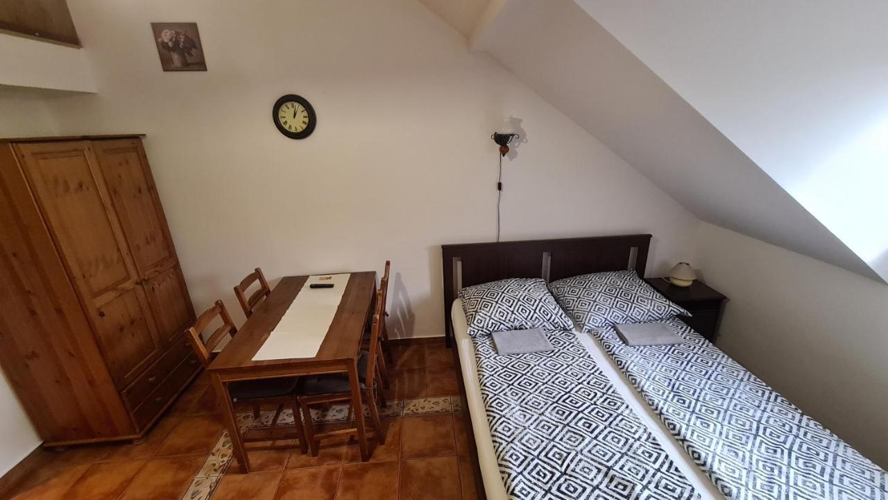 Gyulai Fuerdoe Apartman Exteriör bild