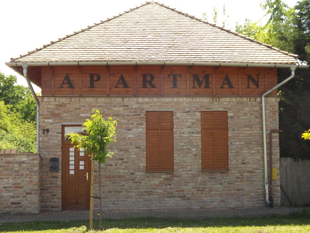 Gyulai Fuerdoe Apartman Rum bild