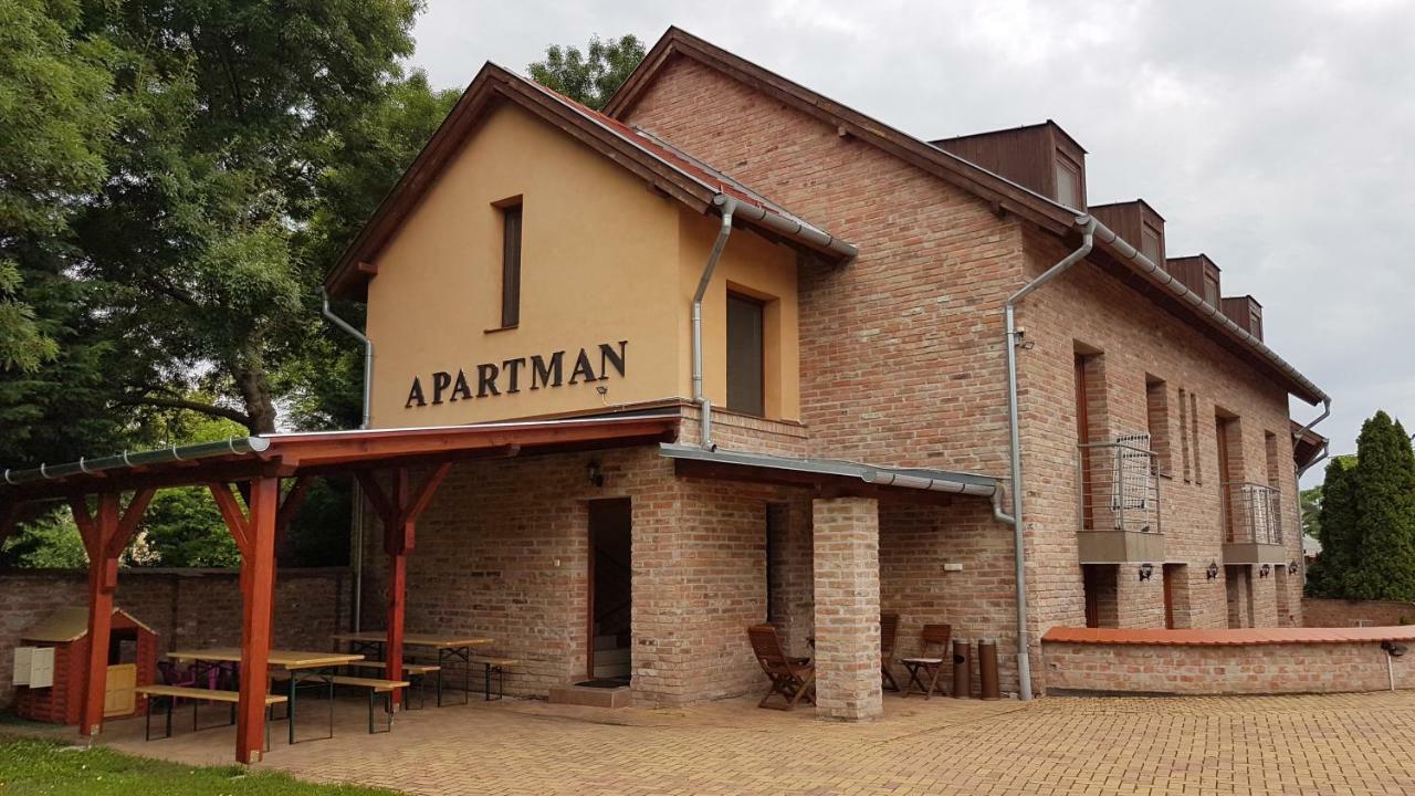 Gyulai Fuerdoe Apartman Exteriör bild