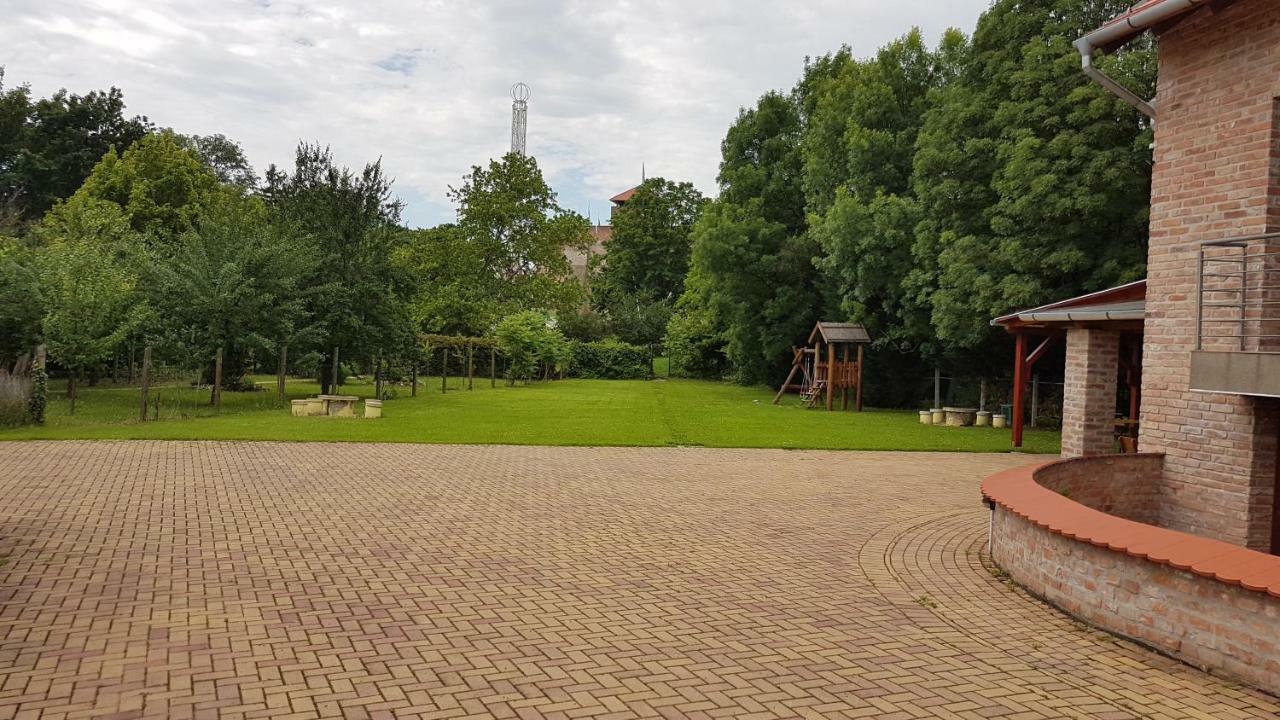 Gyulai Fuerdoe Apartman Exteriör bild
